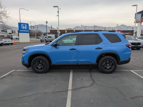 New 2025 Honda Pilot TrailSport image 9