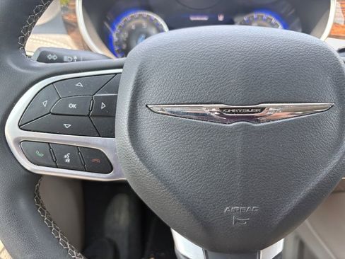 Certified 2023 Chrysler Pacifica Limited image 26