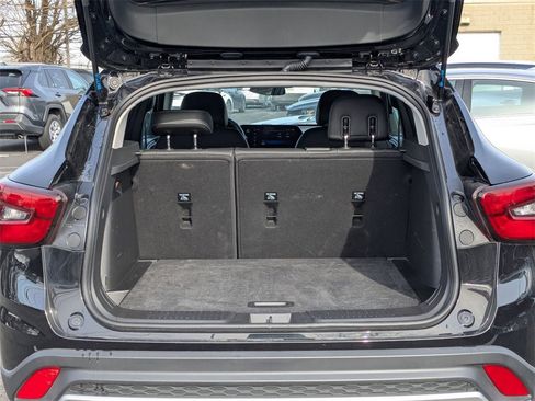 Used 2025 Chevrolet Trax LT w/ LT Convenience Package image 31