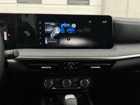 Used 2025 Nissan Kicks SV image 25