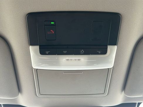 Used 2025 Nissan Pathfinder SV FWD image 29