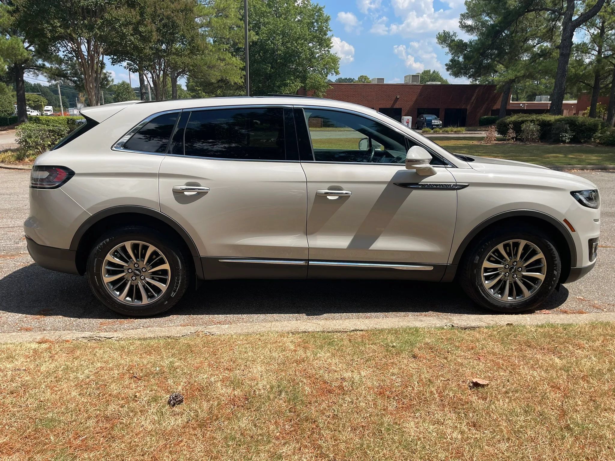 Used 2020 Lincoln Nautilus Reserve AWD/4WD image 6