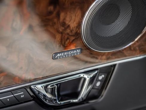 Used 2019 Jaguar XJ L Portfolio RWD image 47