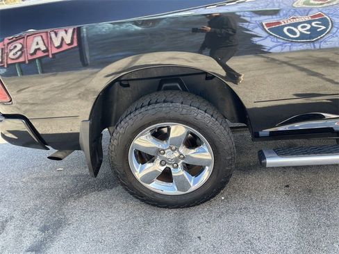 Used 2018 RAM 1500 Express image 12