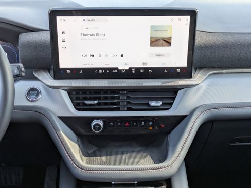 Used 2025 Ford Explorer Active image 22