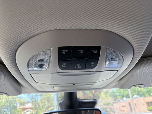 Used 2023 Chrysler Pacifica Touring-L AWD/4WD image 23