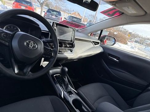 Used 2021 Toyota Corolla LE image 23