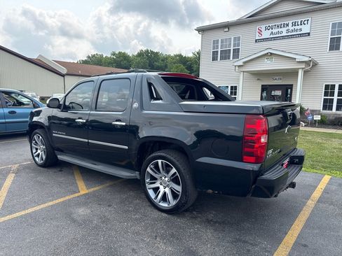 Used 2013 Chevrolet Avalanche LTZ AWD/4WD image 9