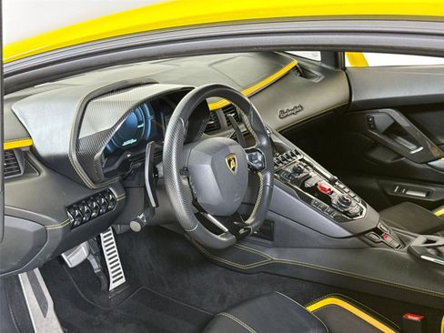 Used 2018 Lamborghini Aventador S image 14