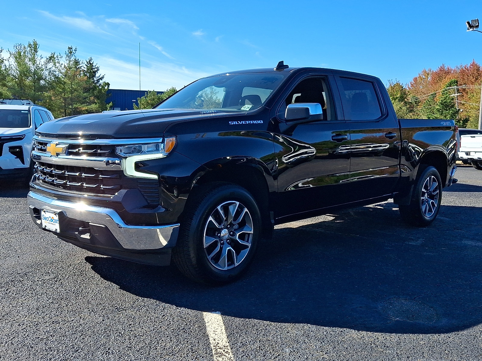 Used 2025 Chevrolet Silverado 1500 LT AWD/4WD image 3