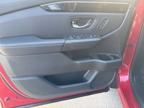 Certified 2025 Honda Pilot Touring image 9