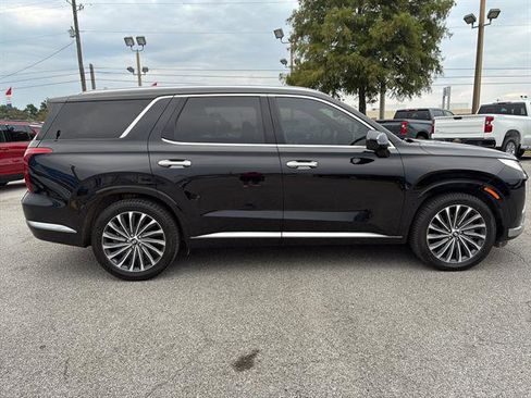 Used 2023 Hyundai Palisade Calligraphy image 8