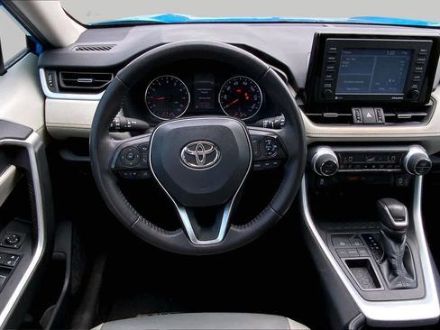 Used 2021 Toyota RAV4 XLE Premium FWD image 6