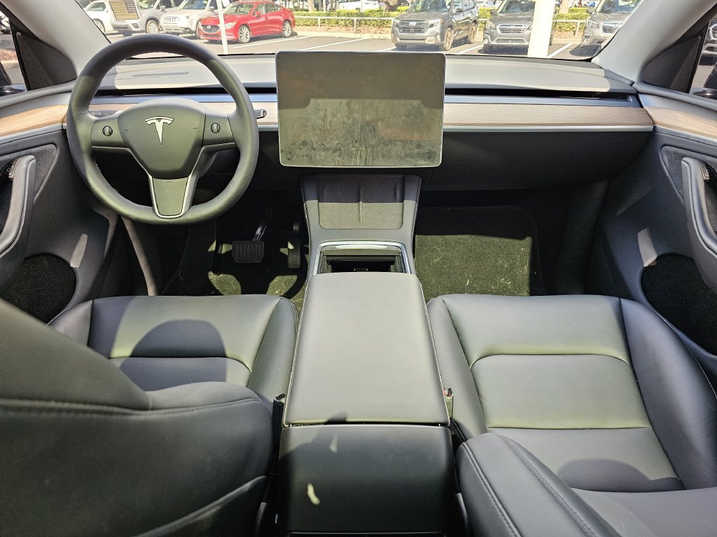 Used 2025 Tesla Model Y Long Range RWD image 11