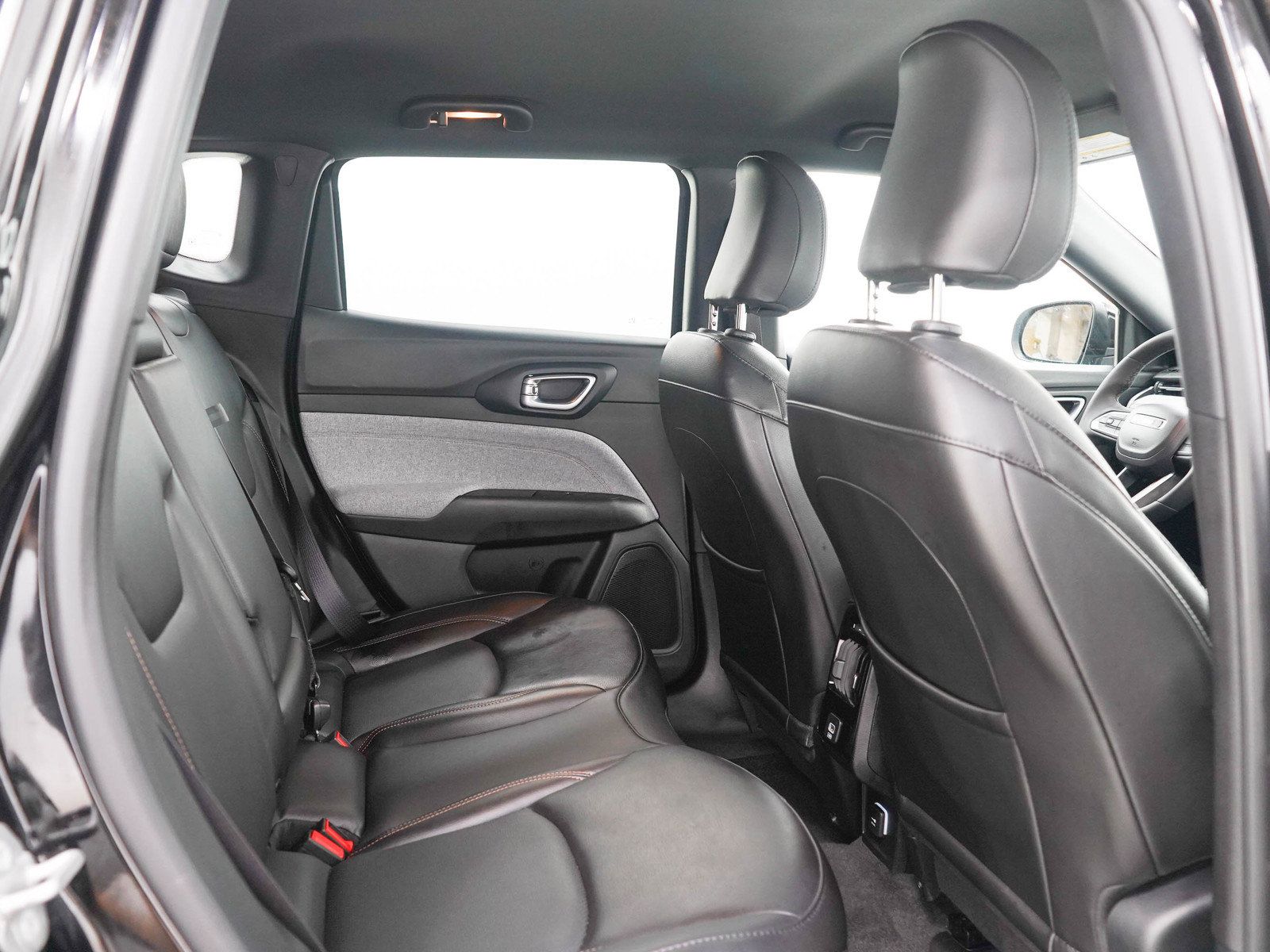 Used 2023 Jeep Compass Latitude AWD/4WD image 13