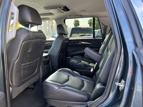Used 2019 Cadillac Escalade Luxury RWD image 7