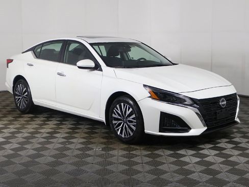 Used 2023 Nissan Altima 2.5 SV w/ SV Premium Package image 48