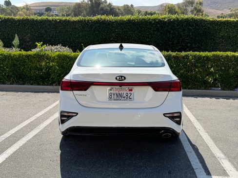 Used 2019 Kia Forte LXS FWD image 3