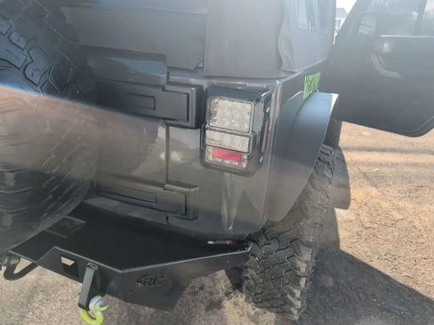Used 2018 Jeep Wrangler Sport AWD/4WD image 16