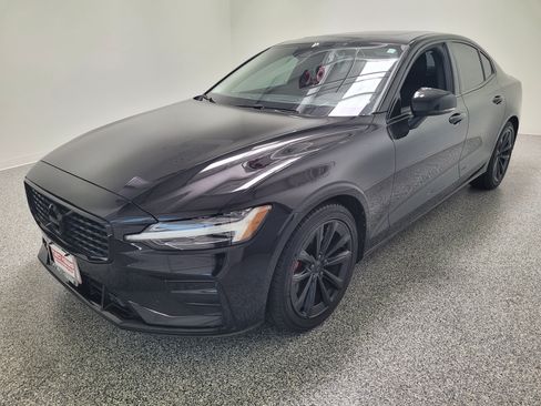 Used 2022 Volvo S60 B5 Momentum AWD/4WD image 2