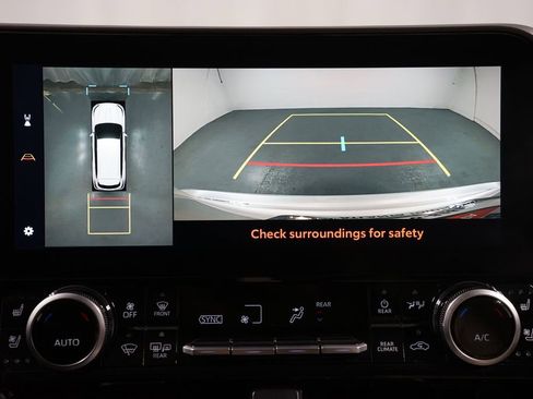 Used 2024 Toyota Highlander Limited image 19