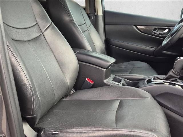 Used 2017 Nissan Rogue SV w/ SV Premium Package FWD image 22