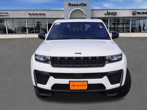 New 2026 Jeep Grand Cherokee Limited w/ Limited Altitude Package AWD/4WD image 10