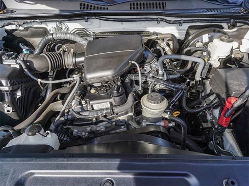 Used 2018 Toyota Tacoma SR5 w/ SR5 Appearance Package (SM) image 25