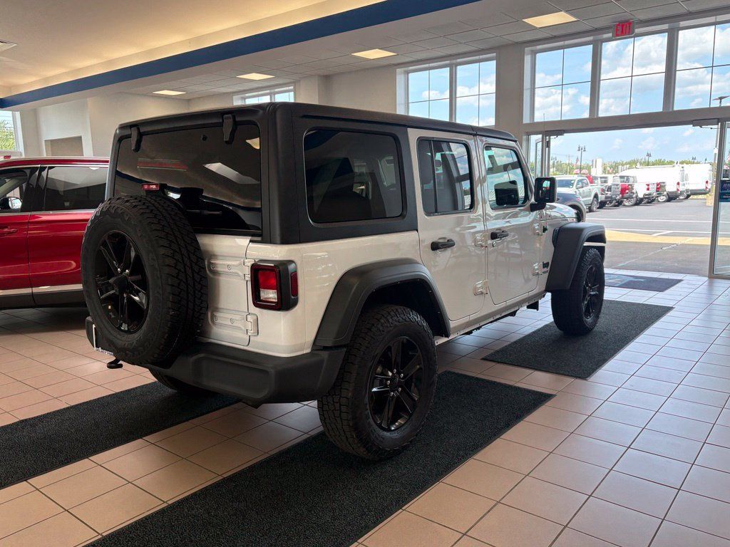 Used 2022 Jeep Wrangler Unlimited Sport AWD/4WD image 5