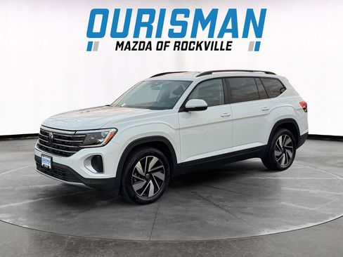 Used 2025 Volkswagen Atlas SE image 2