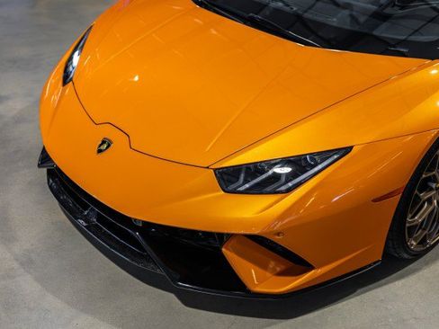 Used 2018 Lamborghini Huracan Performante AWD/4WD image 21