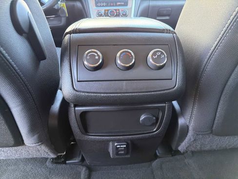 Used 2014 GMC Acadia SLE image 16