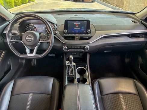 Used 2024 Nissan Altima 2.5 SR FWD image 2