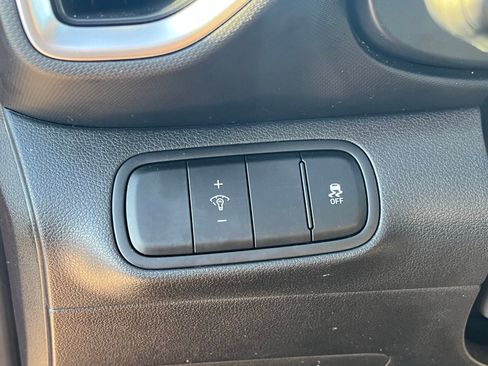 Certified 2025 Hyundai Venue SEL image 26