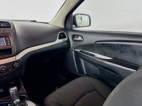 Used 2020 Dodge Journey SE w/ SE Popular Equipment Group image 26