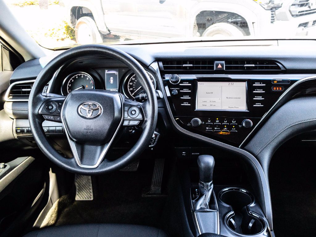Used 2018 Toyota Camry LE FWD image 19