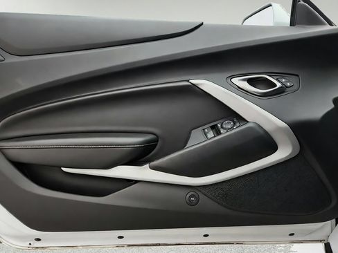 Used 2018 Chevrolet Camaro LT RWD image 19