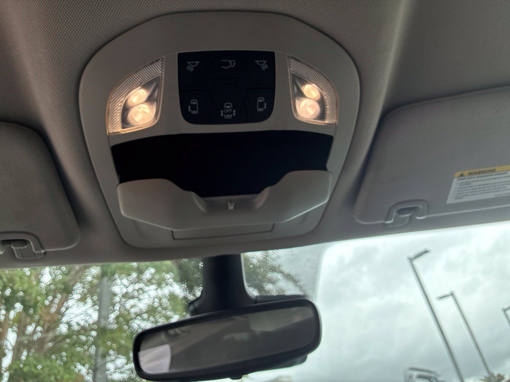 Used 2024 Chrysler Pacifica Touring-L FWD image 17