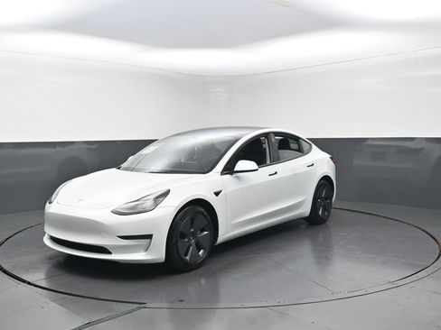 Used 2023 Tesla Model 3 Standard Range RWD image 4