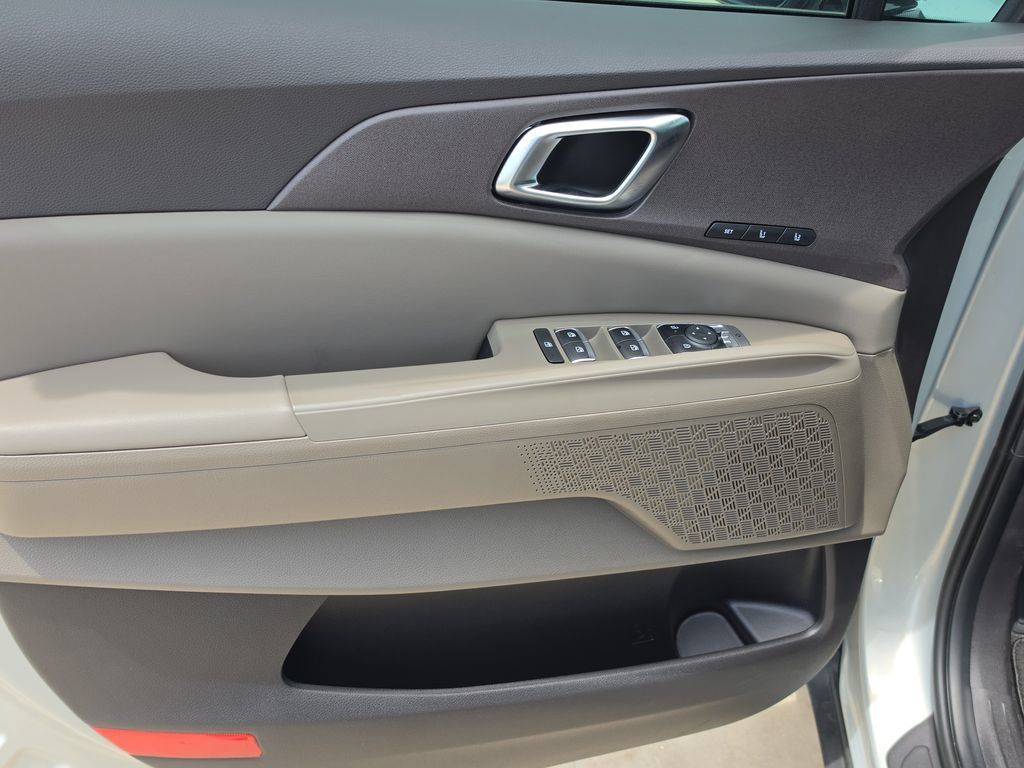 New 2026 Kia Carnival EX FWD image 19
