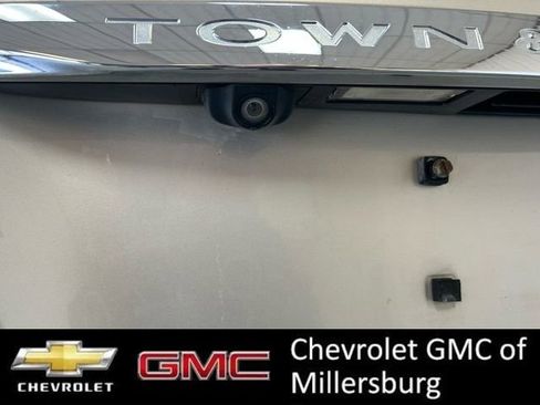 Used 2015 Chrysler Town & Country Touring-L w/ Driver Convenience Group image 7