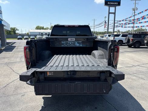 Used 2024 GMC Sierra 2500 AT4 w/ AT4 Premium Plus Package AWD/4WD image 7