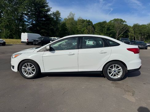 Used 2016 Ford Focus SE FWD image 2