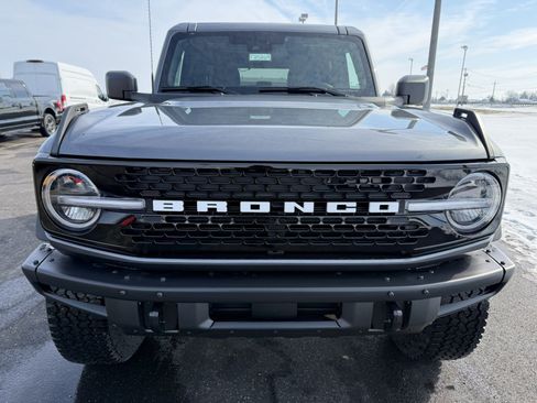 New 2025 Ford Bronco Badlands w/ Sasquatch Package AWD/4WD image 3
