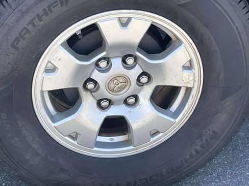 Used 2011 Toyota Tacoma PreRunner w/ SR5 Pkg #2 RWD image 7