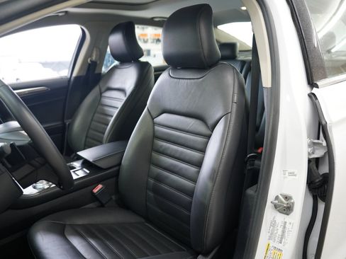 Used 2017 Ford Fusion SE w/ Fusion SE Technology Package image 13