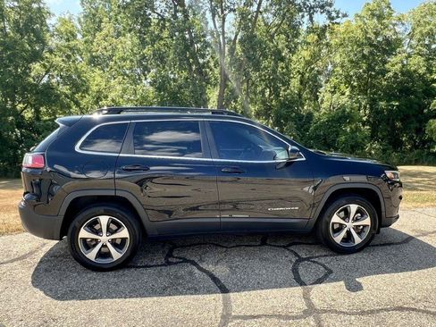 Used 2022 Jeep Cherokee Limited AWD/4WD image 3