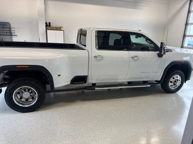 Used 2025 GMC Sierra 3500 Denali AWD/4WD image 10