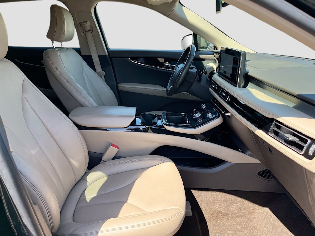 Used 2023 Lincoln Nautilus AWD w/ Premium Package image 28