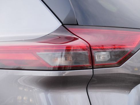 Certified 2023 Nissan Rogue SV image 17